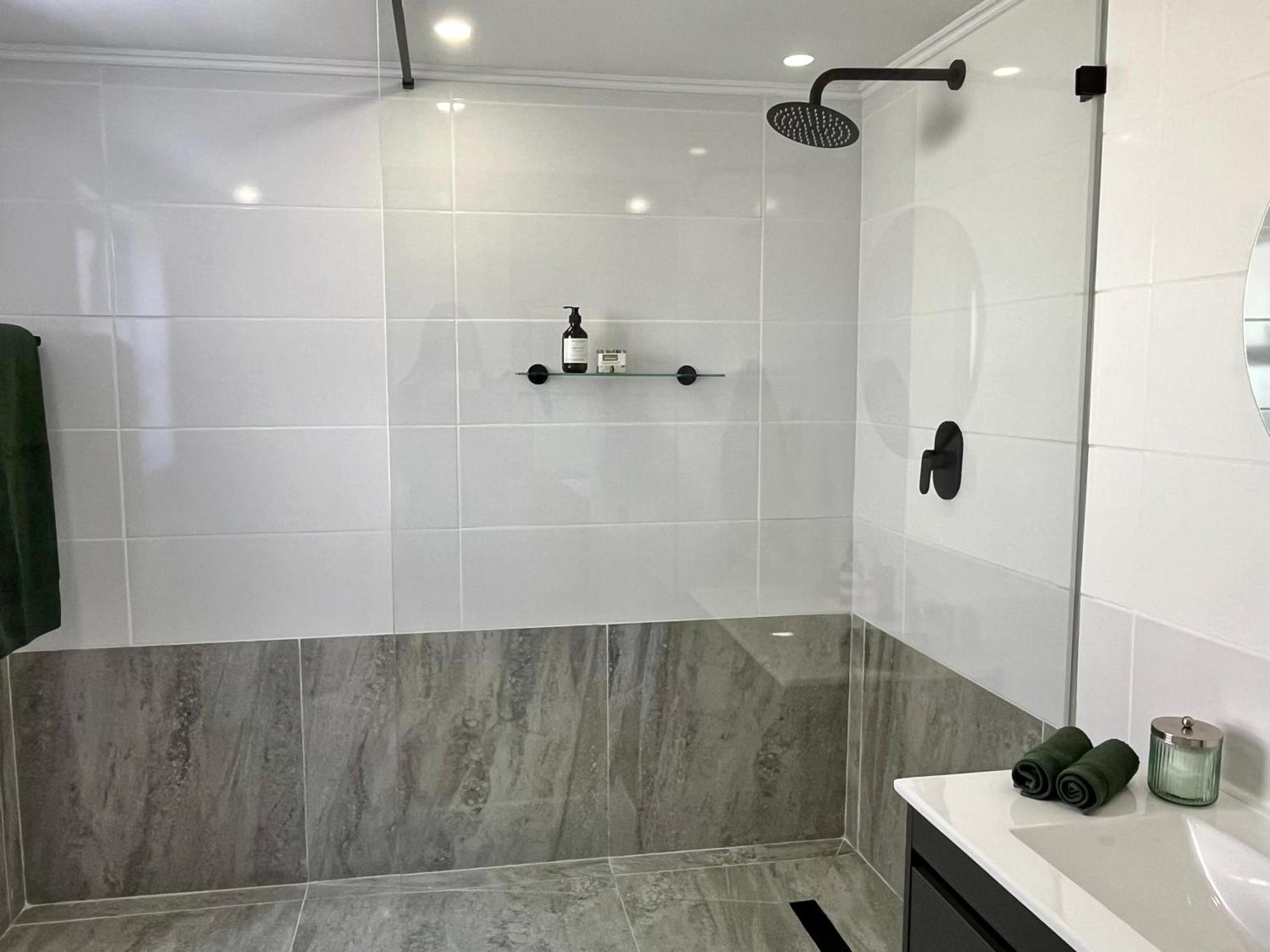 Family-sized Gem Near Apartment *